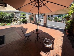 Alley Inn