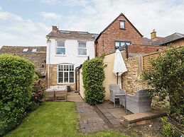 The Cottage at Broadway