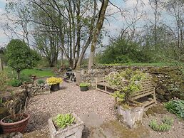2 Riverside Walk