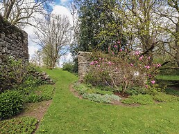 2 Riverside Walk