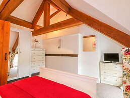 Woodthorpe Cruck Cottage