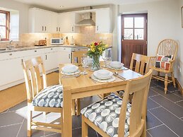 Hen Stabl Llandwrog