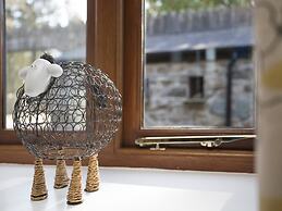 Hen Stabl Llandwrog