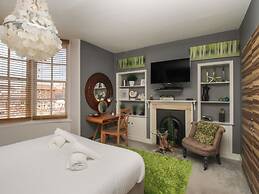 Harbourside House