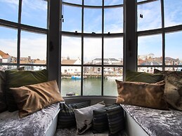 Harbourside House