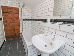 Magpie Cottage
