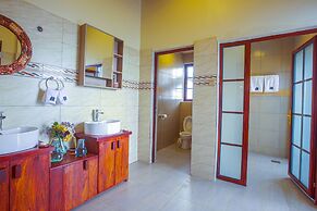 Gorilla Heights Lodge