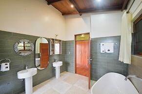 Gorilla Heights Lodge