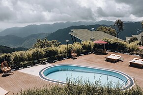 Gorilla Heights Lodge