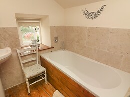 2 Storrs Cottages
