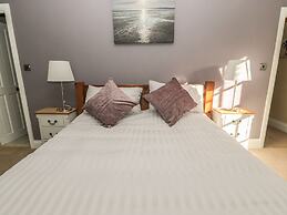 Hare & Hounds House