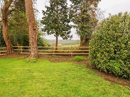 4 Hanbury Lodge