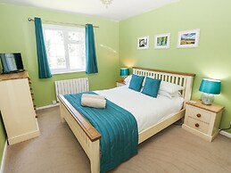 4 Hanbury Lodge