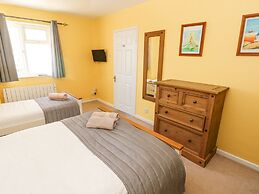 4 Hanbury Lodge