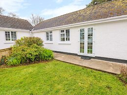 4 Hanbury Lodge