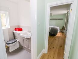 Wigrams Canalside Cottage