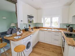 Wigrams Canalside Cottage