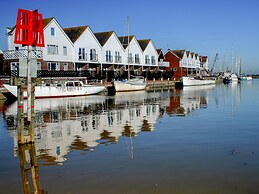 17 The Boathouse