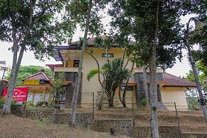SPOT ON 1767 Villa Anggur Panderman