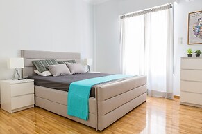 Newly Renovated Stylish Urban Flat