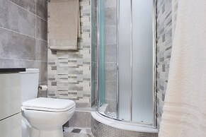 Newly Renovated Stylish Urban Flat
