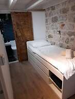 Private Accomodation Linda
