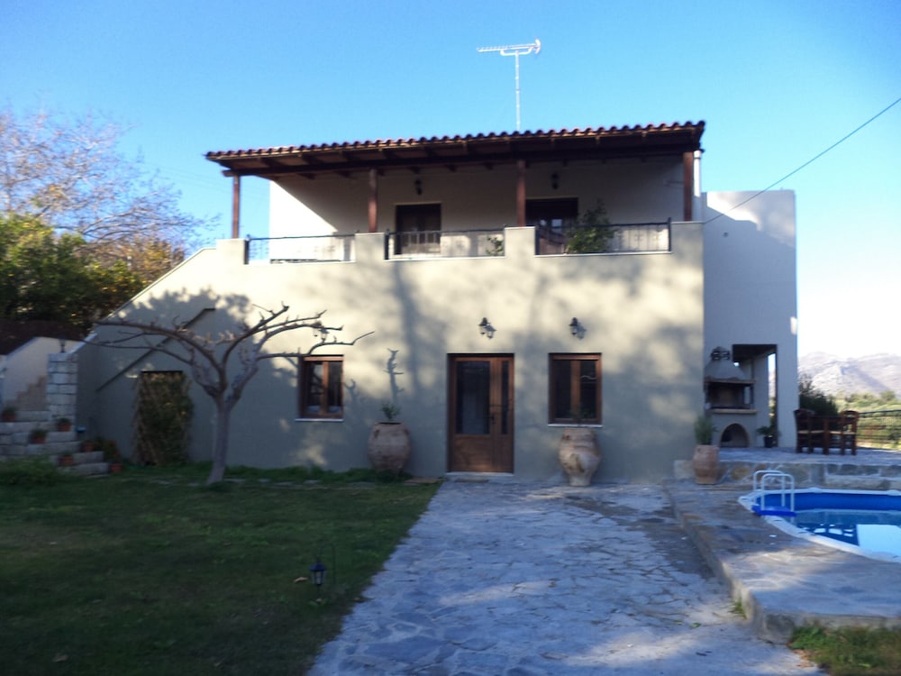 Rural Spacious Villa with Pool at Central Crete