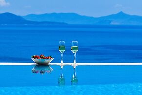 Villa with Striking views over the infinity Pool