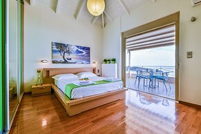 Villa with Striking views over the infinity Pool