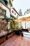 Traditional apt Close to The Duomo - private yard!