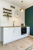 New - Trendy One Bedroom Apt, Most Popular Area