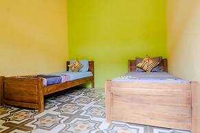 Hotel O Ilyasa Family