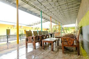 Hotel O Ilyasa Family
