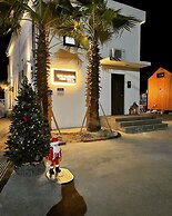 Lim Sea Side Poolvilla Pension