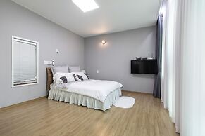 Lim Sea Side Poolvilla Pension