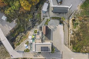 Lim Sea Side Poolvilla Pension