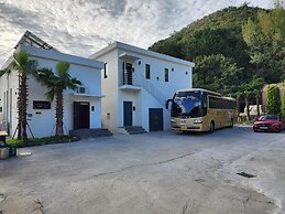 Lim Sea Side Poolvilla Pension