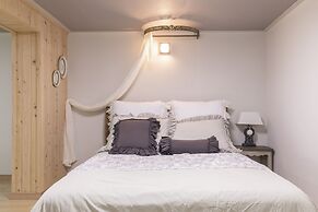 Lim Sea Side Poolvilla Pension