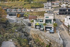 Lim Sea Side Poolvilla Pension