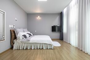 Lim Sea Side Poolvilla Pension