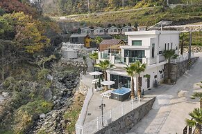 Lim Sea Side Poolvilla Pension