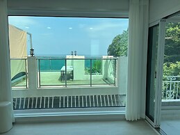 Lim Sea Side Poolvilla Pension