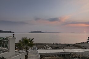 Lim Sea Side Poolvilla Pension