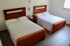 HI Huasteca Inn Hotel
