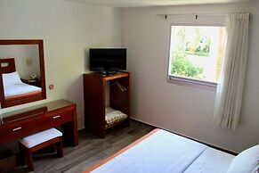 HI Huasteca Inn Hotel