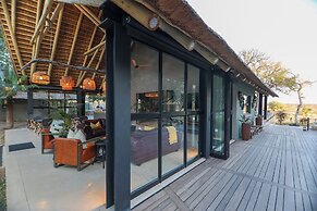 Tomo Safari Lodge