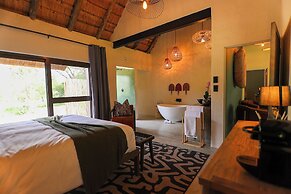 Tomo Safari Lodge