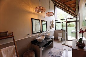 Tomo Safari Lodge