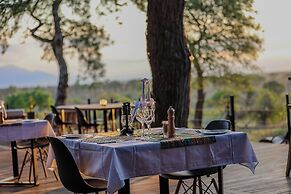 Tomo Safari Lodge