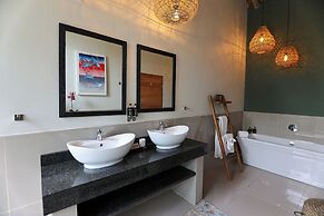 Tomo Safari Lodge